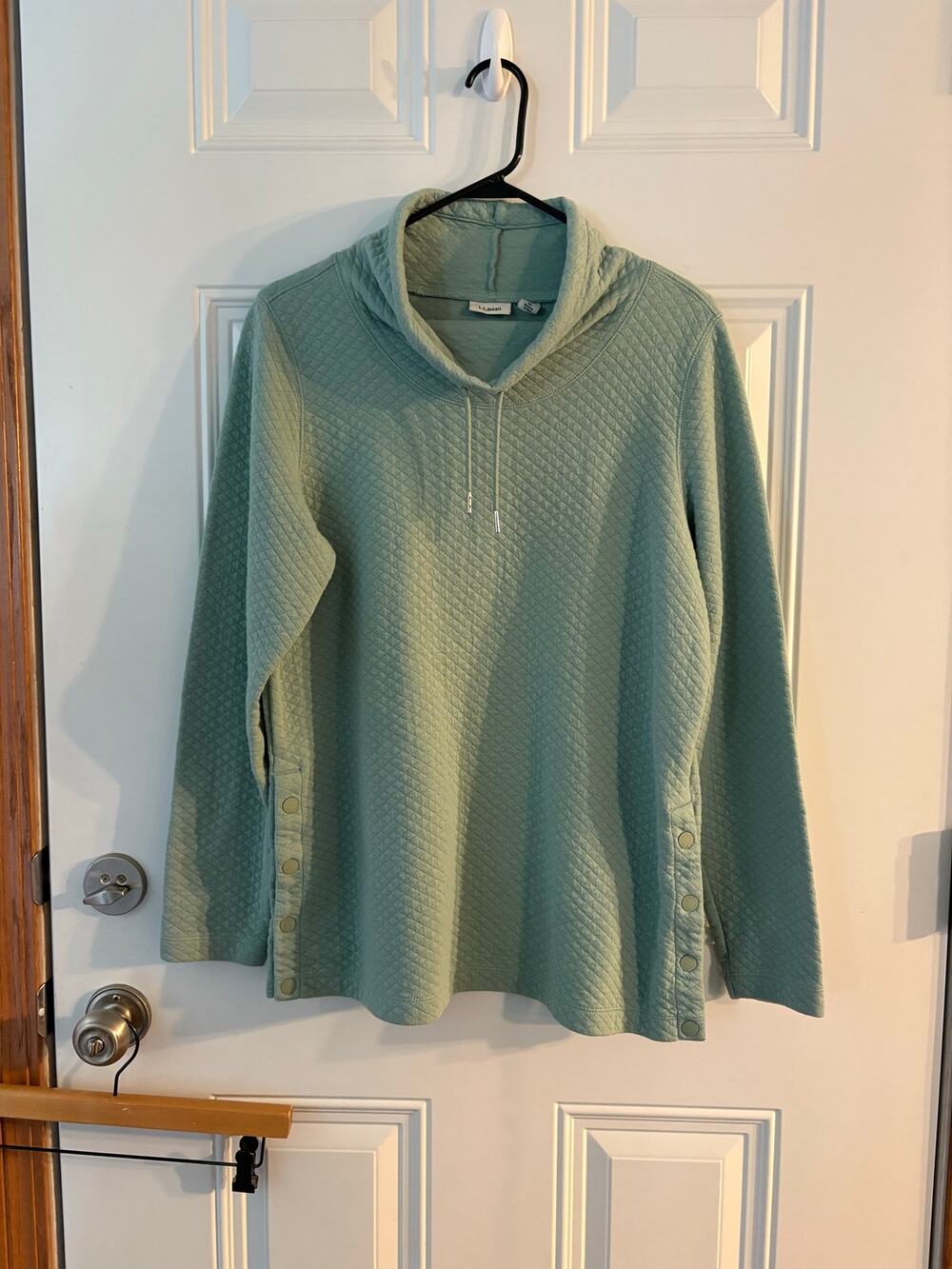 L.L.Bean quilted funnel neck pullover in a sage green size L